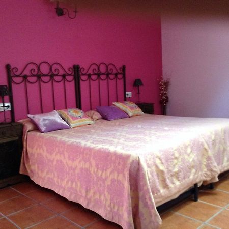 Hostal Camino Del Perdon Uterga Exterior photo