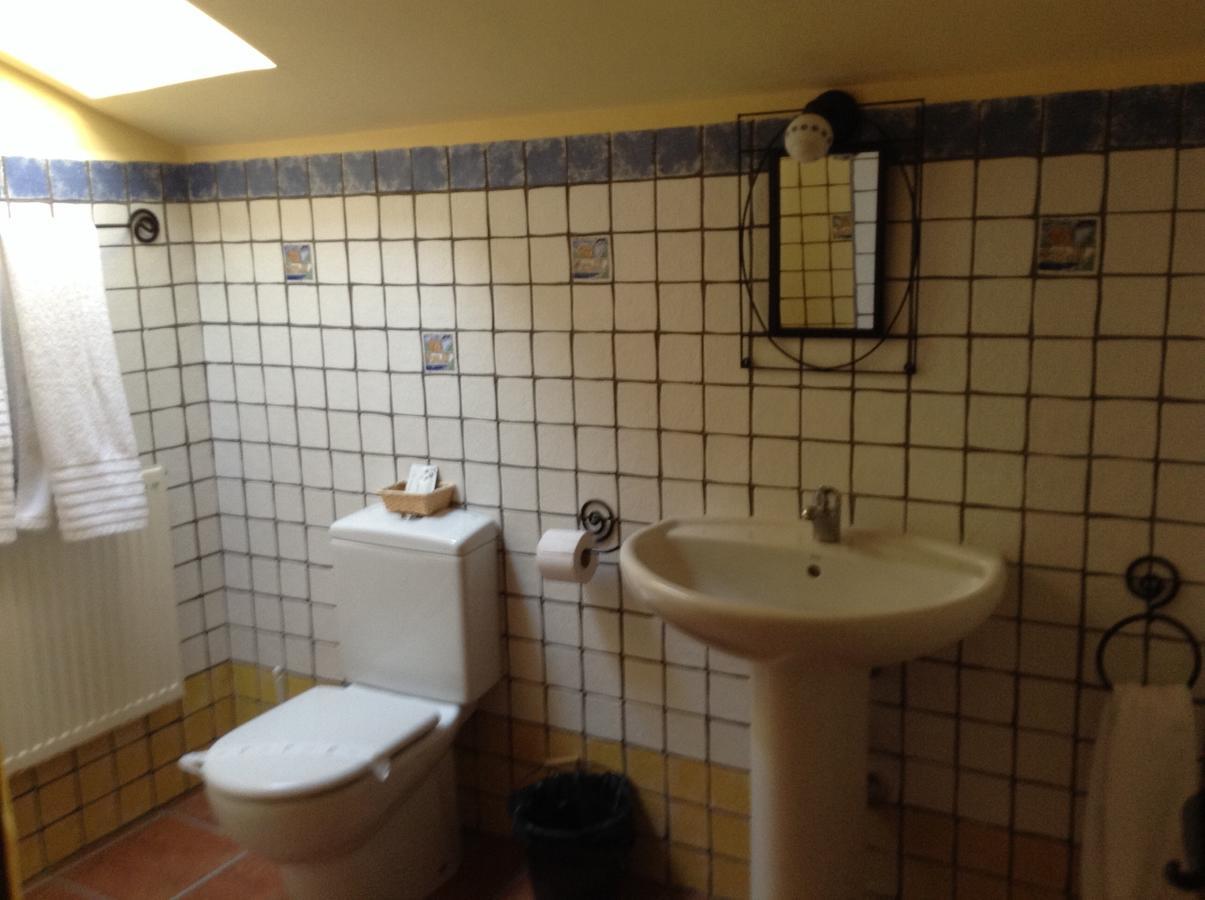 Hostal Camino Del Perdon Uterga Exterior photo